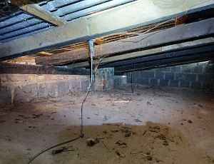 Zateplení stropu rodinného domu pomocí foukané izolace